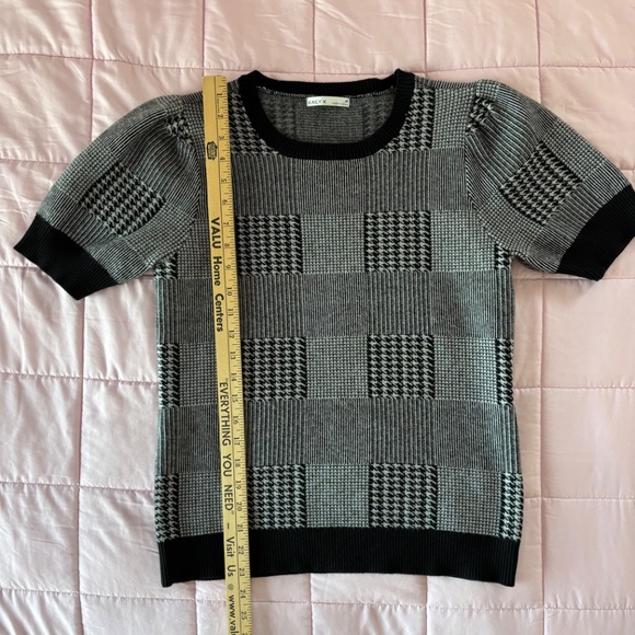 Short sleeve houndstooth sweater size M - Picture 3 of 4